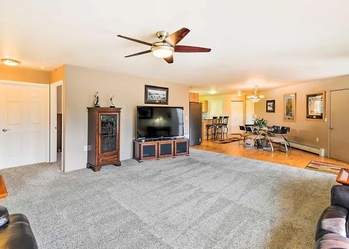 Hillside Anchorage Home By Hiking And Biking Trails!