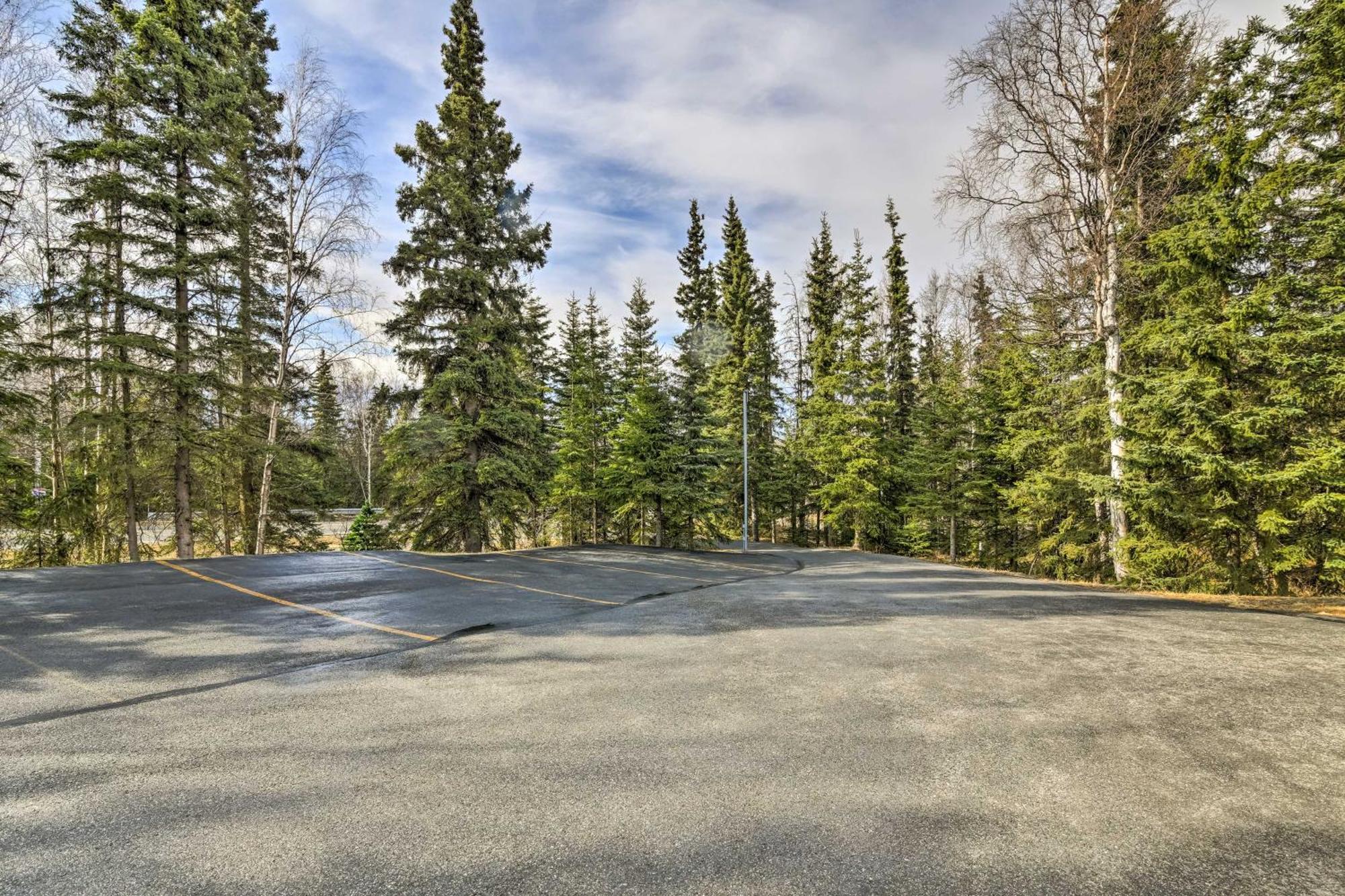 Hillside By Hiking And Biking Trails! Apartment Anchorage